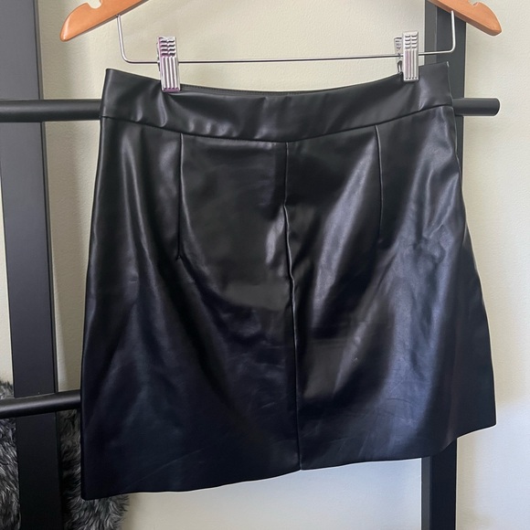 Slit Leather Skirt (M) - Picture 3 of 5